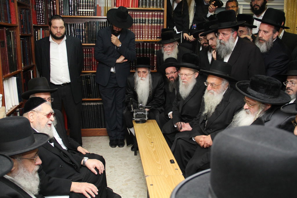 יום של ניחומים בבית הרב יעקב יוסף ע"ה