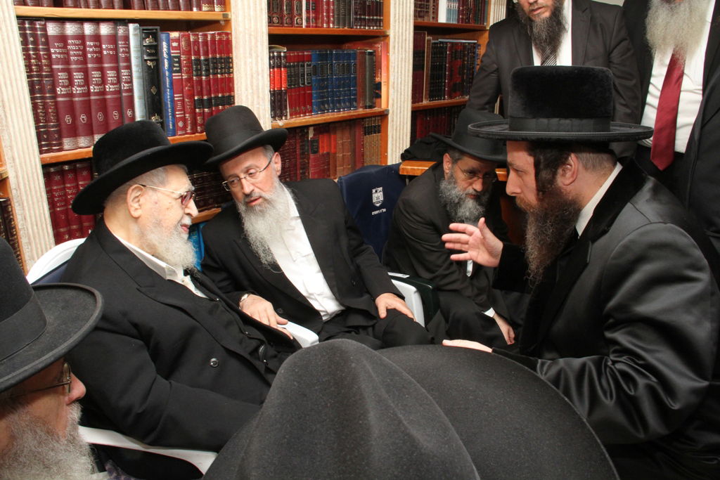 יום של ניחומים בבית הרב יעקב יוסף ע"ה