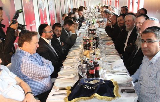 שולחן השבת הגדול בעולם