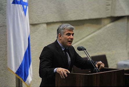 לפיד נואם במליאה, היום.