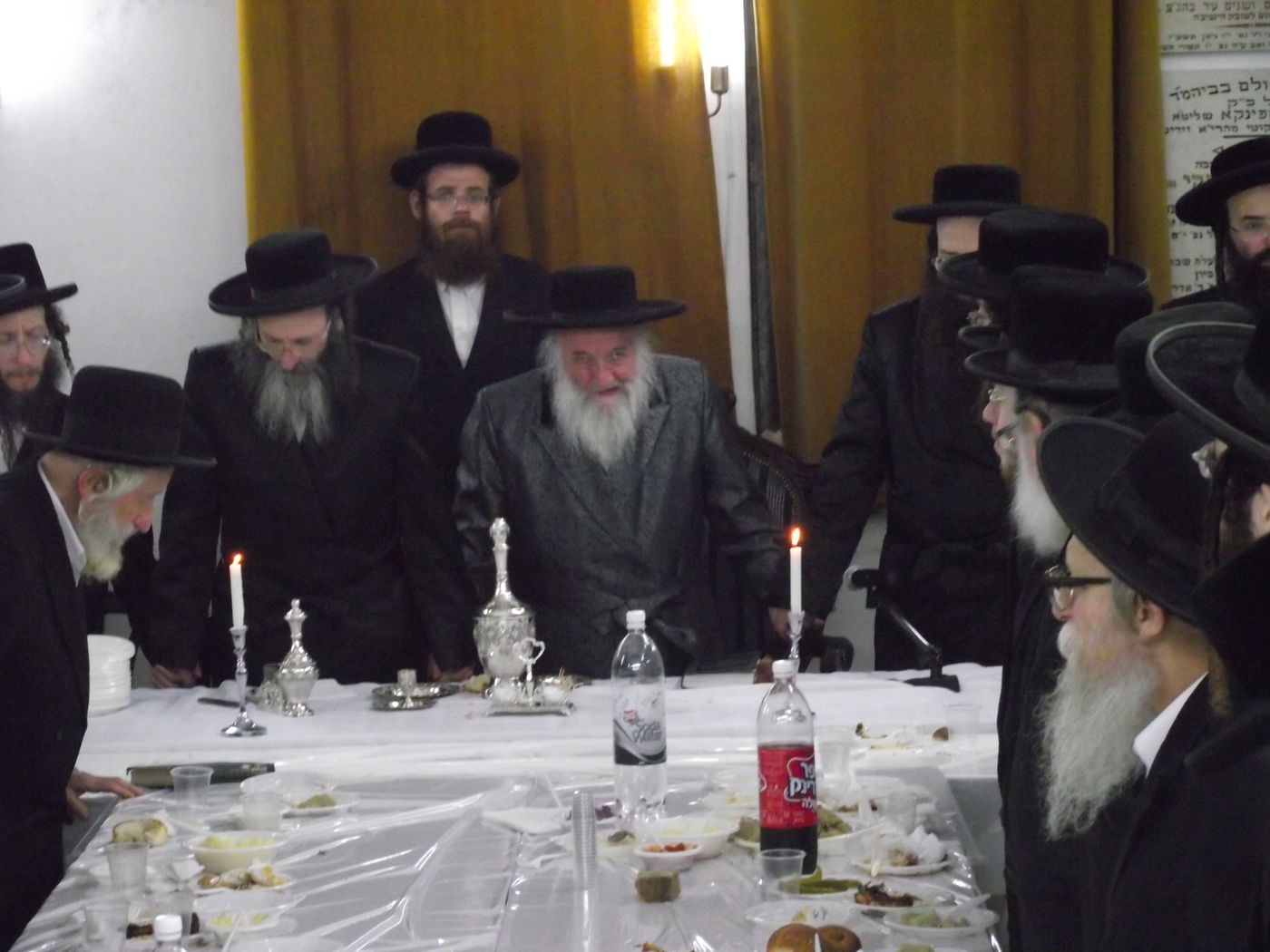 האדמו"ר מספינקא בני ברק בטיש מיוחד לציון היארצייט