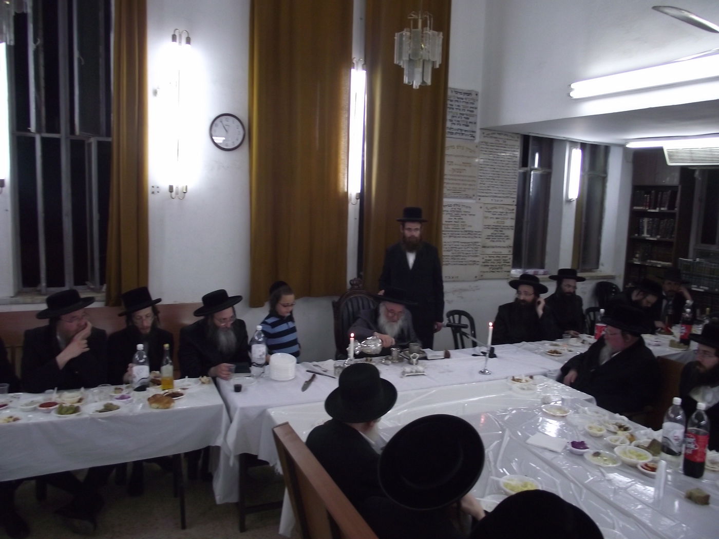 האדמו"ר מספינקא בני ברק בטיש מיוחד לציון היארצייט