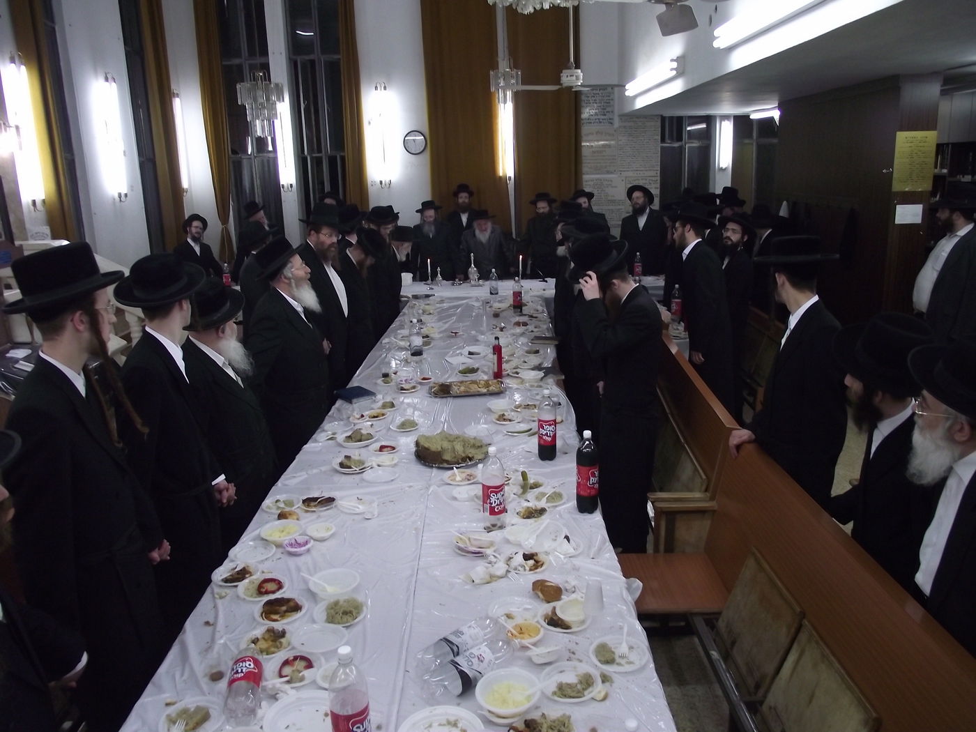 האדמו"ר מספינקא בני ברק בטיש מיוחד לציון היארצייט