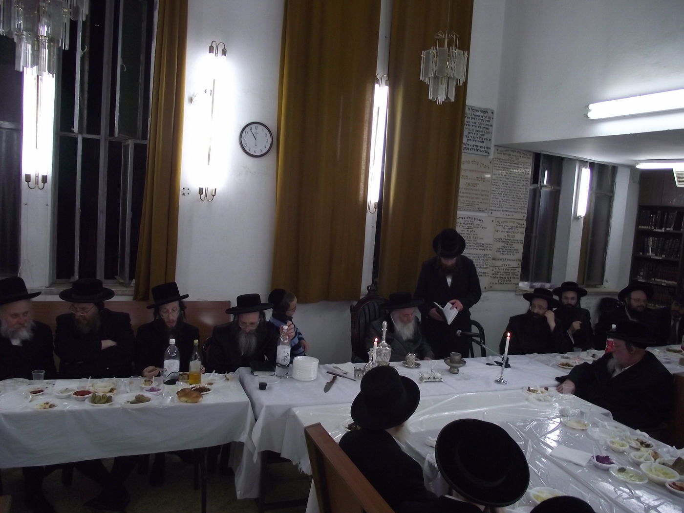 האדמו"ר מספינקא בני ברק בטיש מיוחד לציון היארצייט