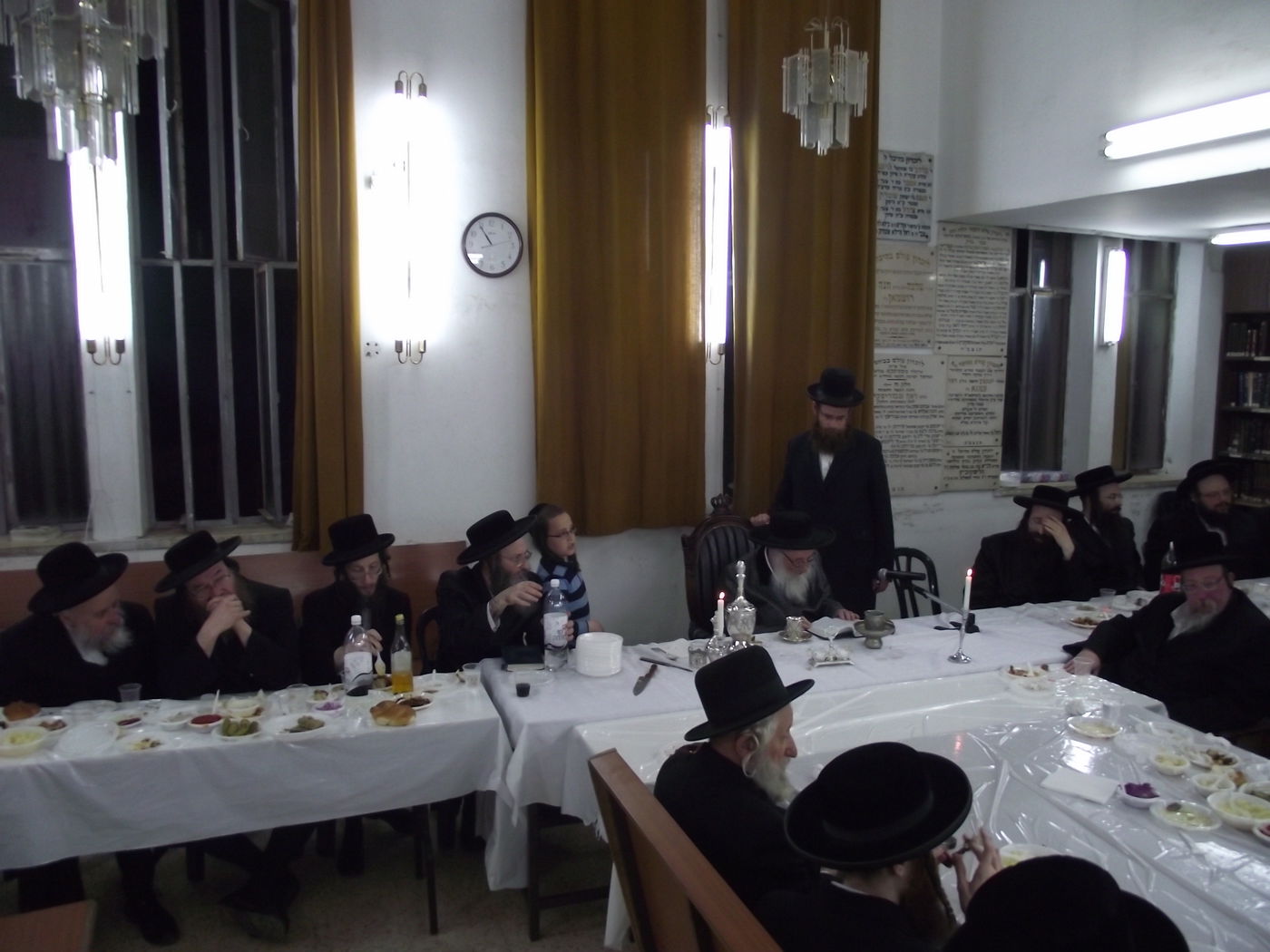 האדמו"ר מספינקא בני ברק בטיש מיוחד לציון היארצייט