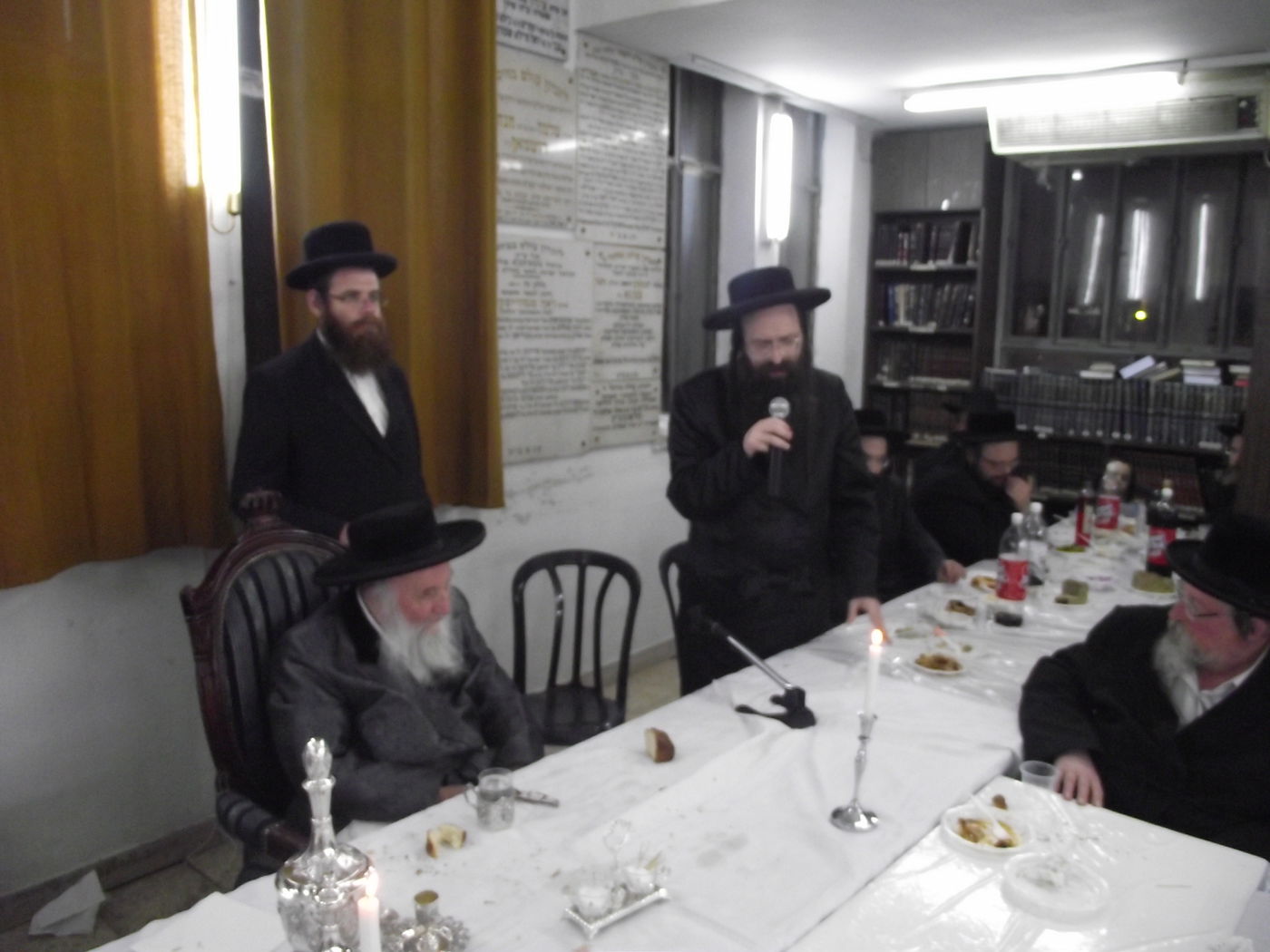 האדמו"ר מספינקא בני ברק בטיש מיוחד לציון היארצייט