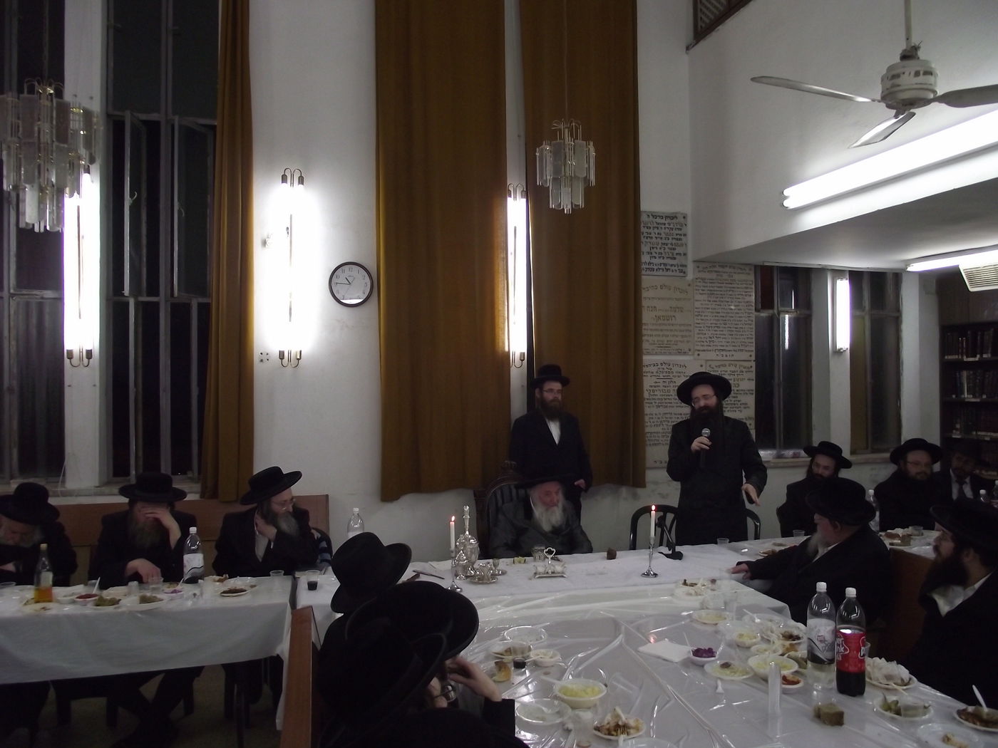 האדמו"ר מספינקא בני ברק בטיש מיוחד לציון היארצייט