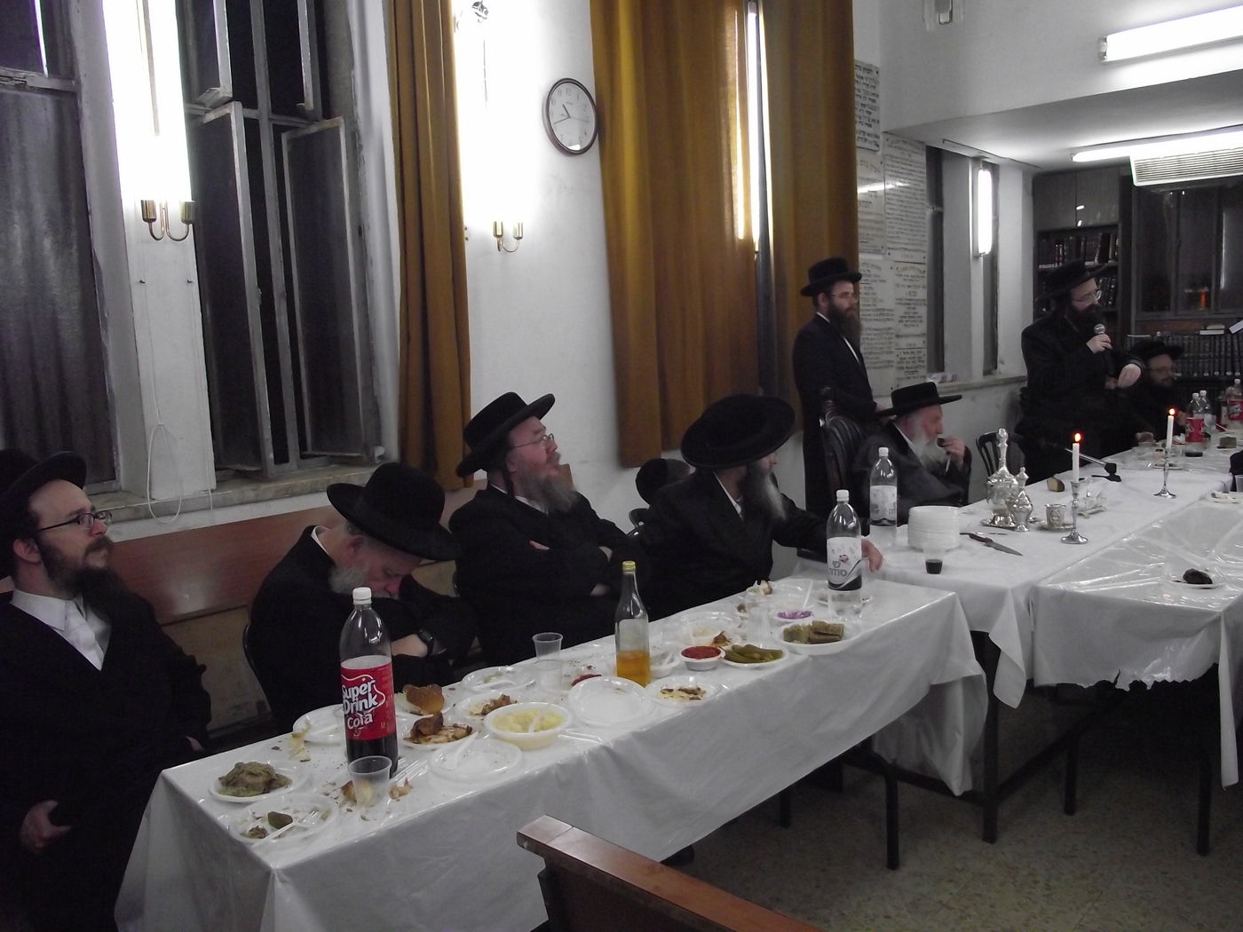 האדמו"ר מספינקא בני ברק בטיש מיוחד לציון היארצייט