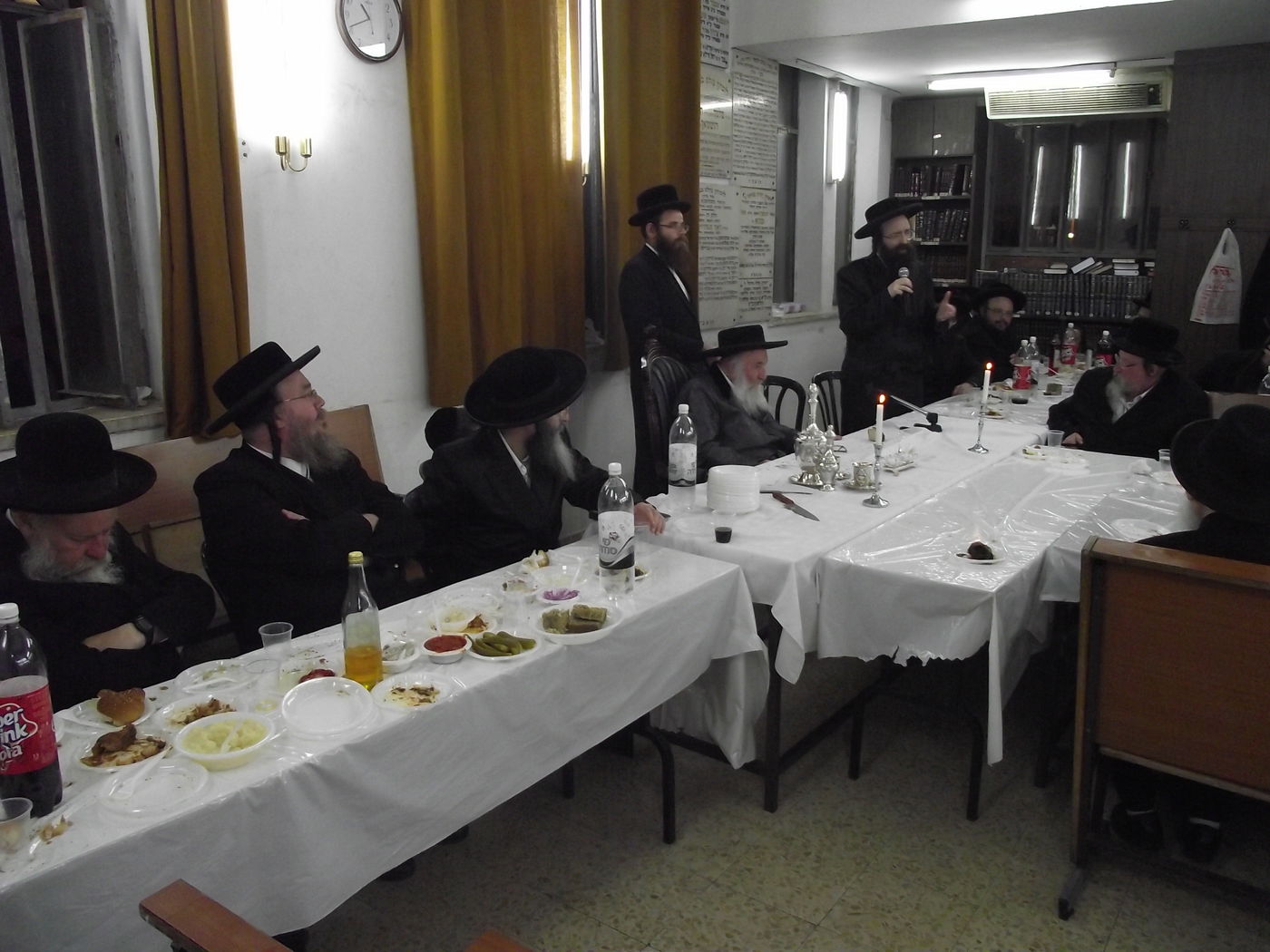 האדמו"ר מספינקא בני ברק בטיש מיוחד לציון היארצייט