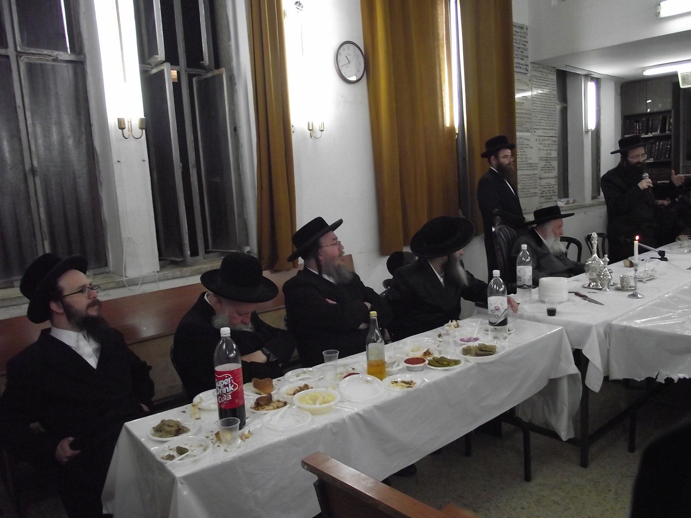 האדמו"ר מספינקא בני ברק בטיש מיוחד לציון היארצייט