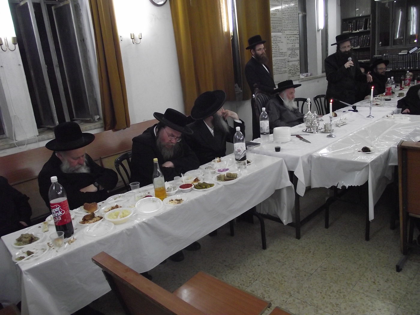 האדמו"ר מספינקא בני ברק בטיש מיוחד לציון היארצייט