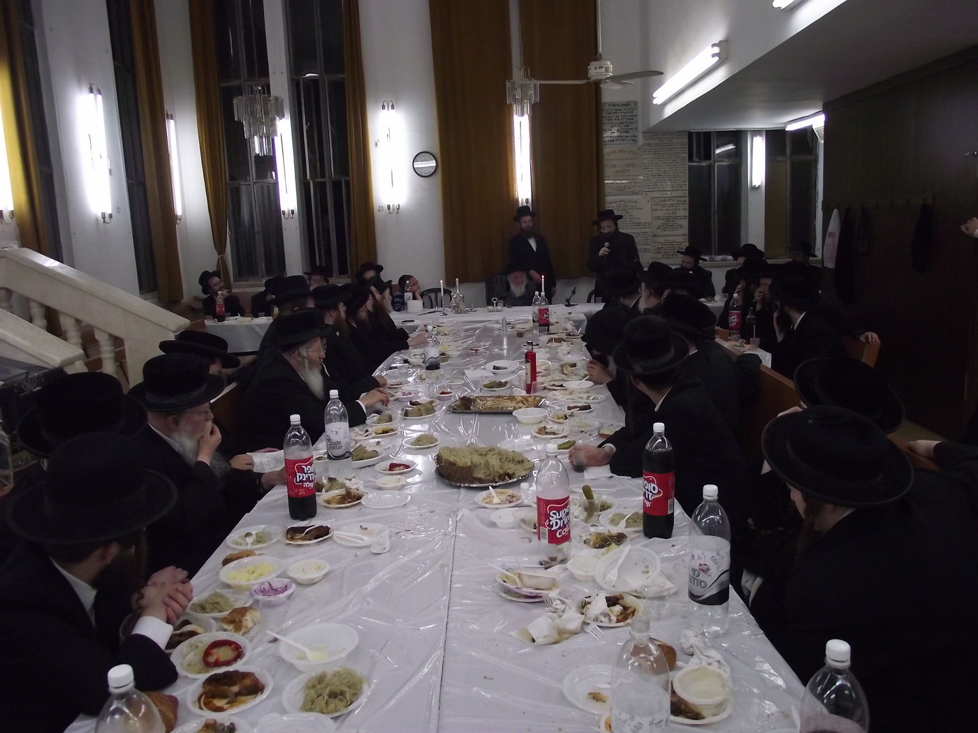 האדמו"ר מספינקא בני ברק בטיש מיוחד לציון היארצייט