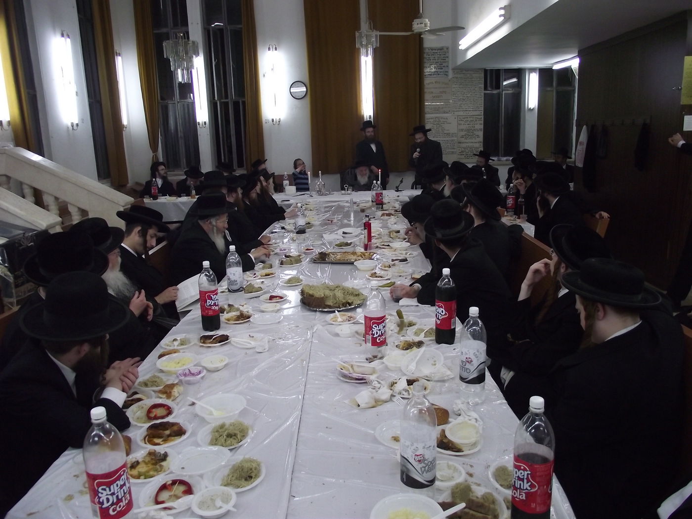 האדמו"ר מספינקא בני ברק בטיש מיוחד לציון היארצייט