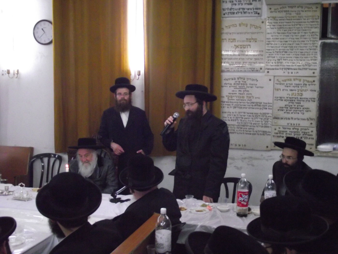 האדמו"ר מספינקא בני ברק בטיש מיוחד לציון היארצייט