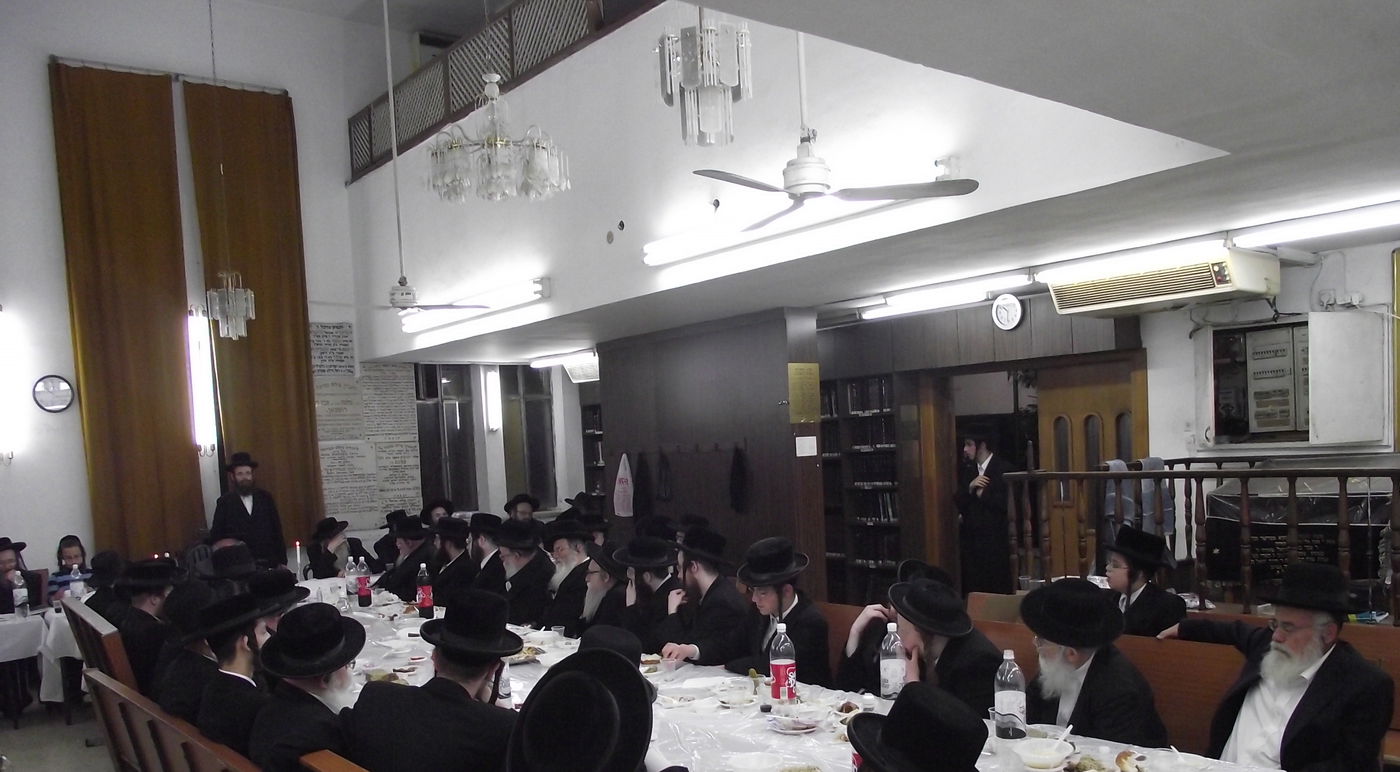 האדמו"ר מספינקא בני ברק בטיש מיוחד לציון היארצייט