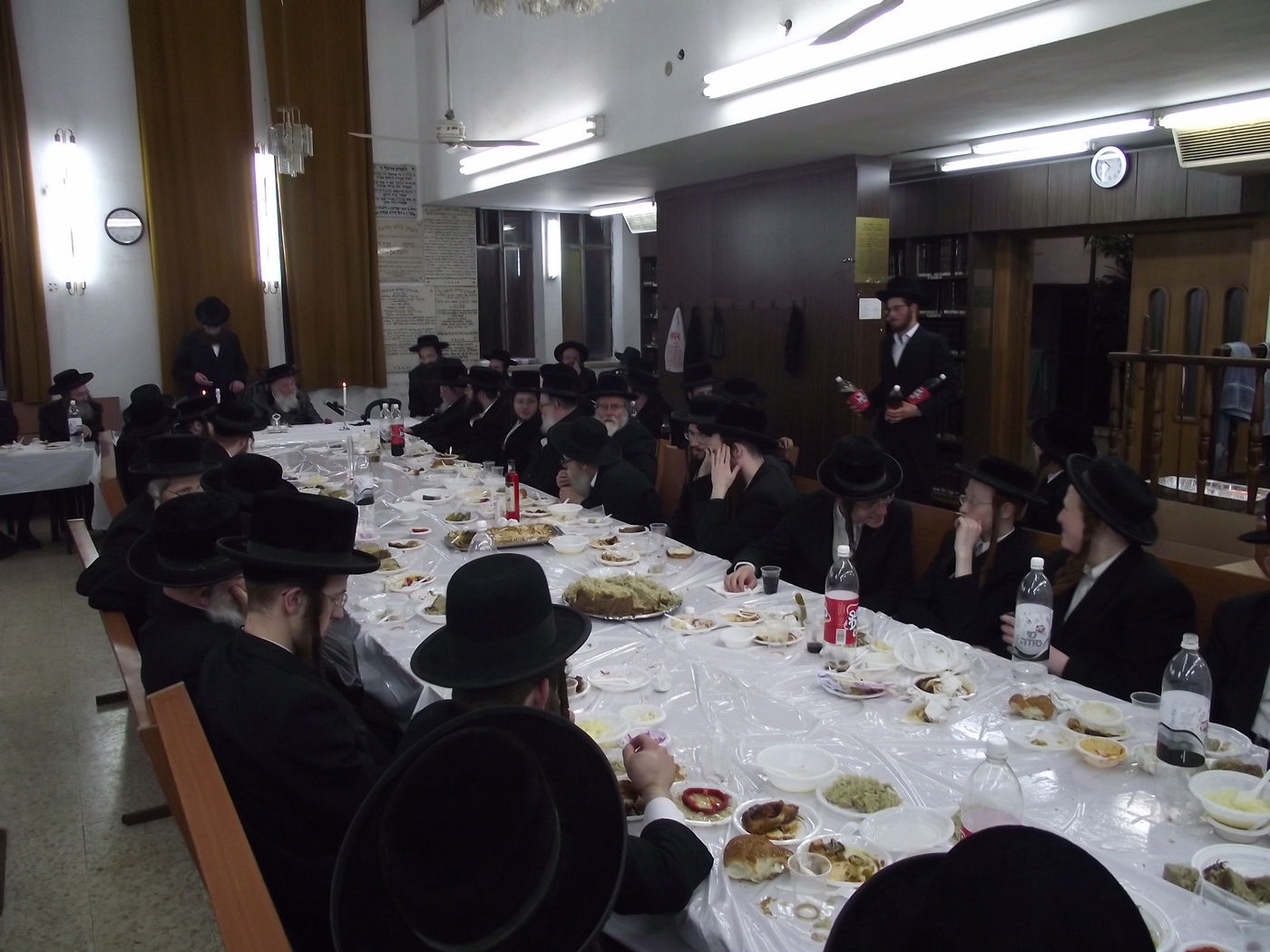 האדמו"ר מספינקא בני ברק בטיש מיוחד לציון היארצייט