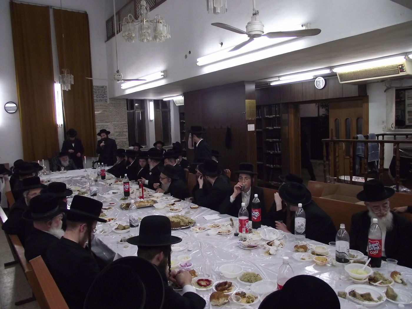 האדמו"ר מספינקא בני ברק בטיש מיוחד לציון היארצייט