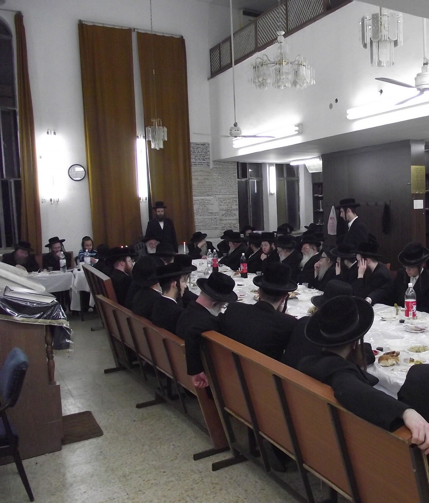 האדמו"ר מספינקא בני ברק בטיש מיוחד לציון היארצייט