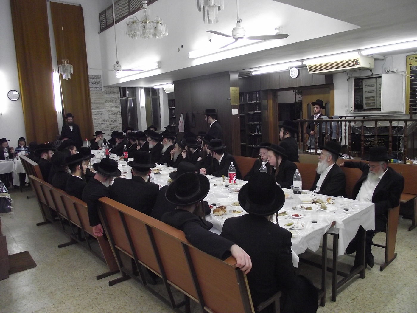 האדמו"ר מספינקא בני ברק בטיש מיוחד לציון היארצייט