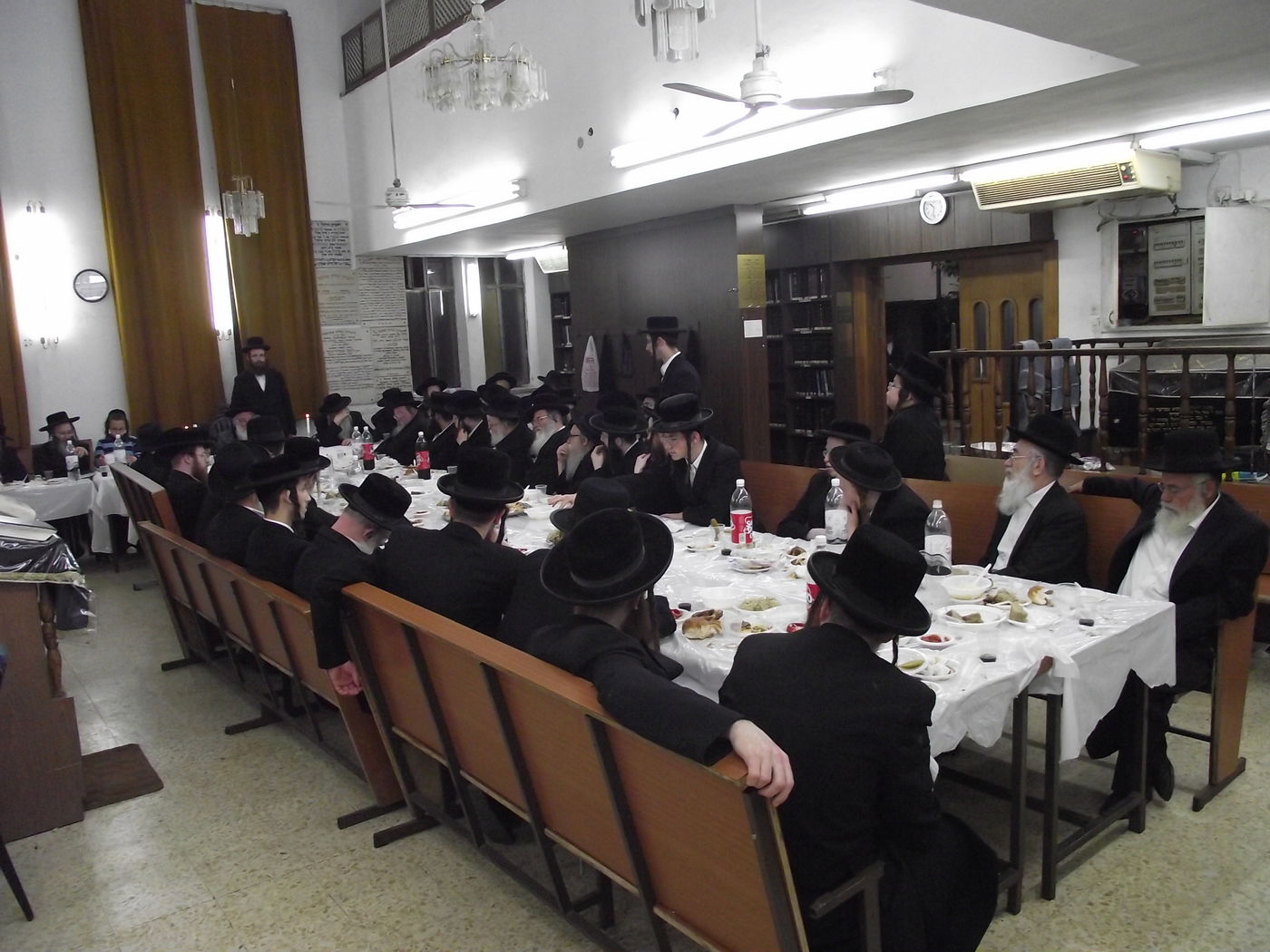 האדמו"ר מספינקא בני ברק בטיש מיוחד לציון היארצייט