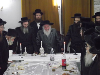 האדמו"ר מספינקא בני ברק בטיש מיוחד לציון היארצייט