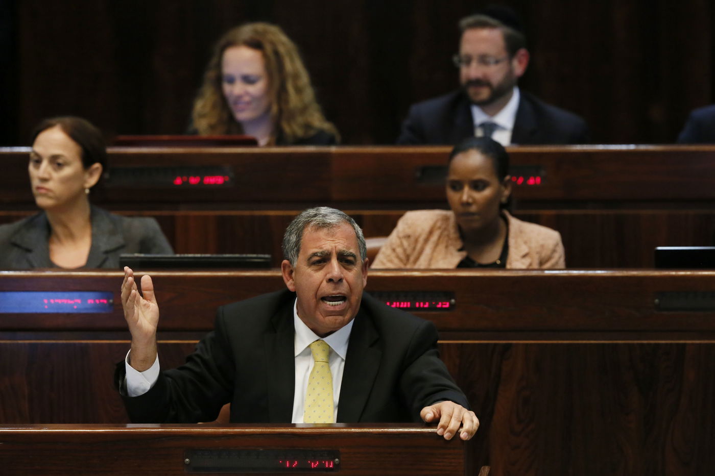 גלריה: מליאת הכנסת בעת השתלחות לפיד בחרדים