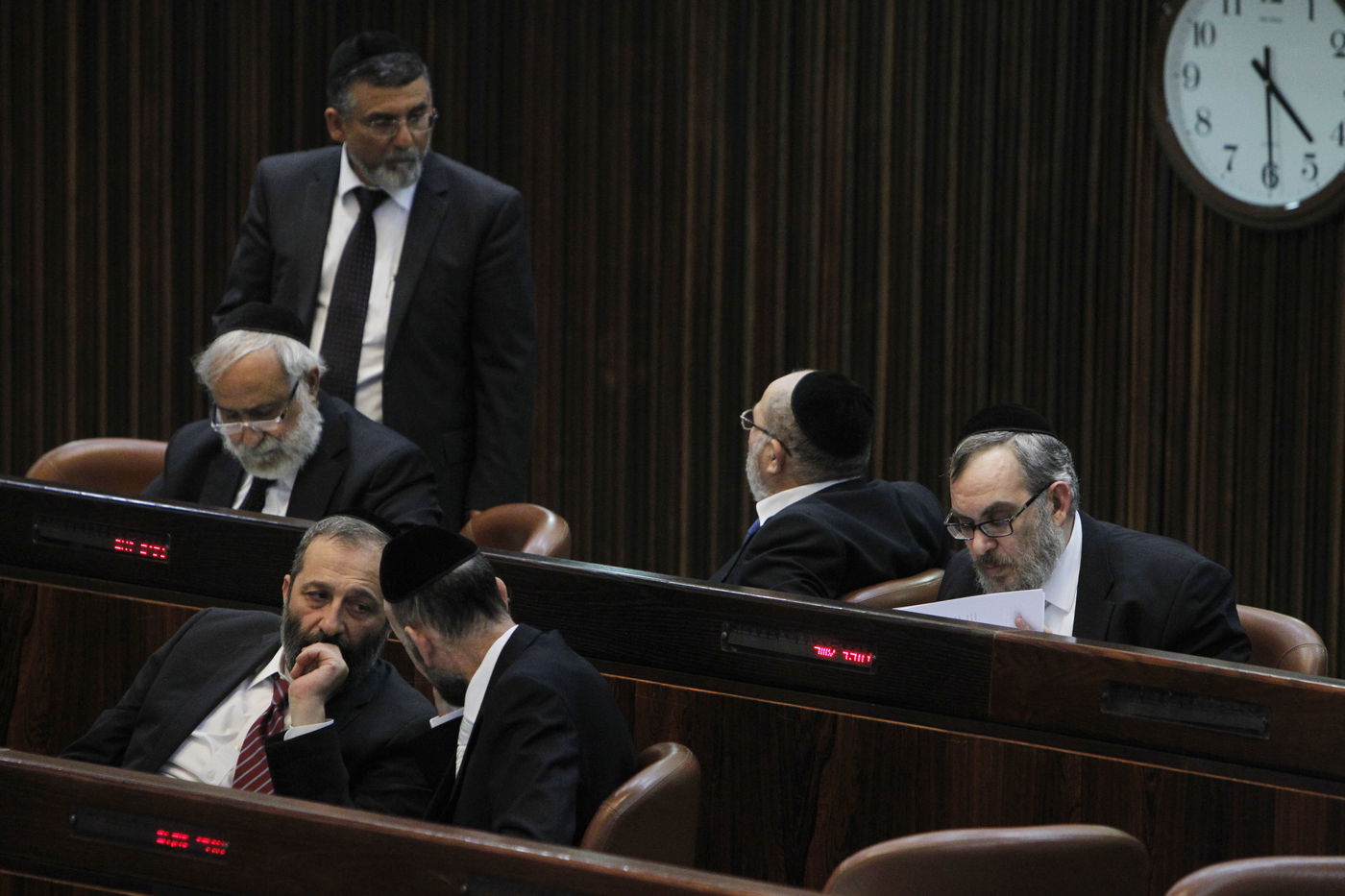 גלריה: מליאת הכנסת בעת השתלחות לפיד בחרדים