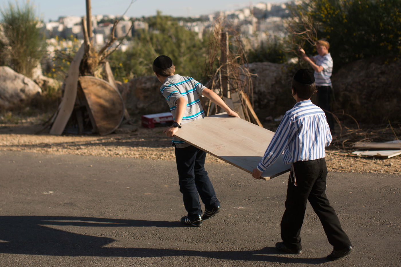 ל"ג בעומר: ילדי ירושלים נערכים למדורות • גלריה