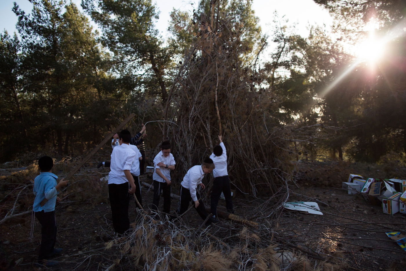 ל"ג בעומר: ילדי ירושלים נערכים למדורות • גלריה
