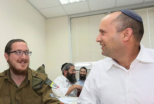 השר בנט בביקורו, אמש