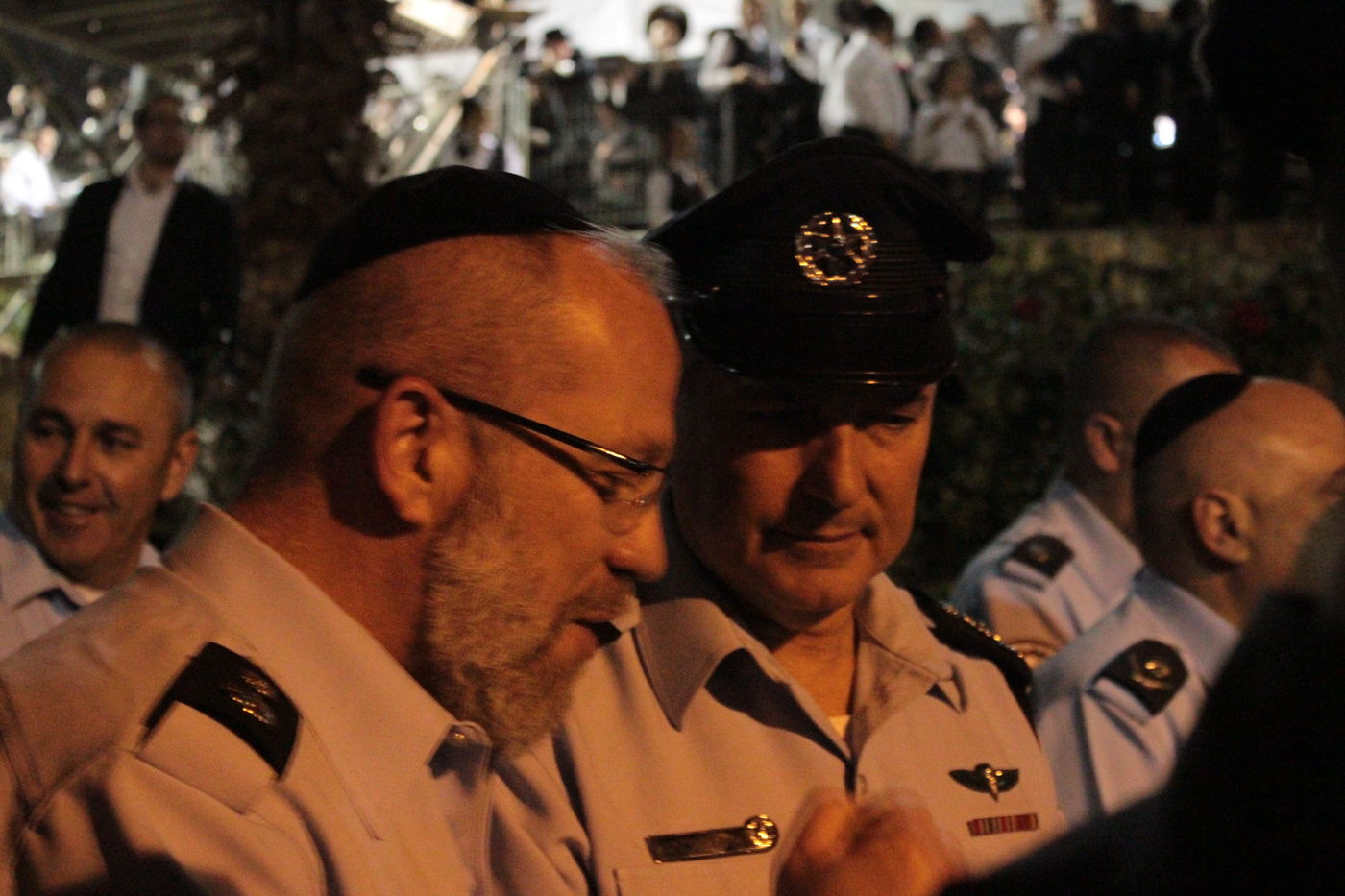 אוֹר מֻפְלֶא אוֹר הַיְקוֹד הֵם יוֹקְדִים: תיעוד ענק ממירון