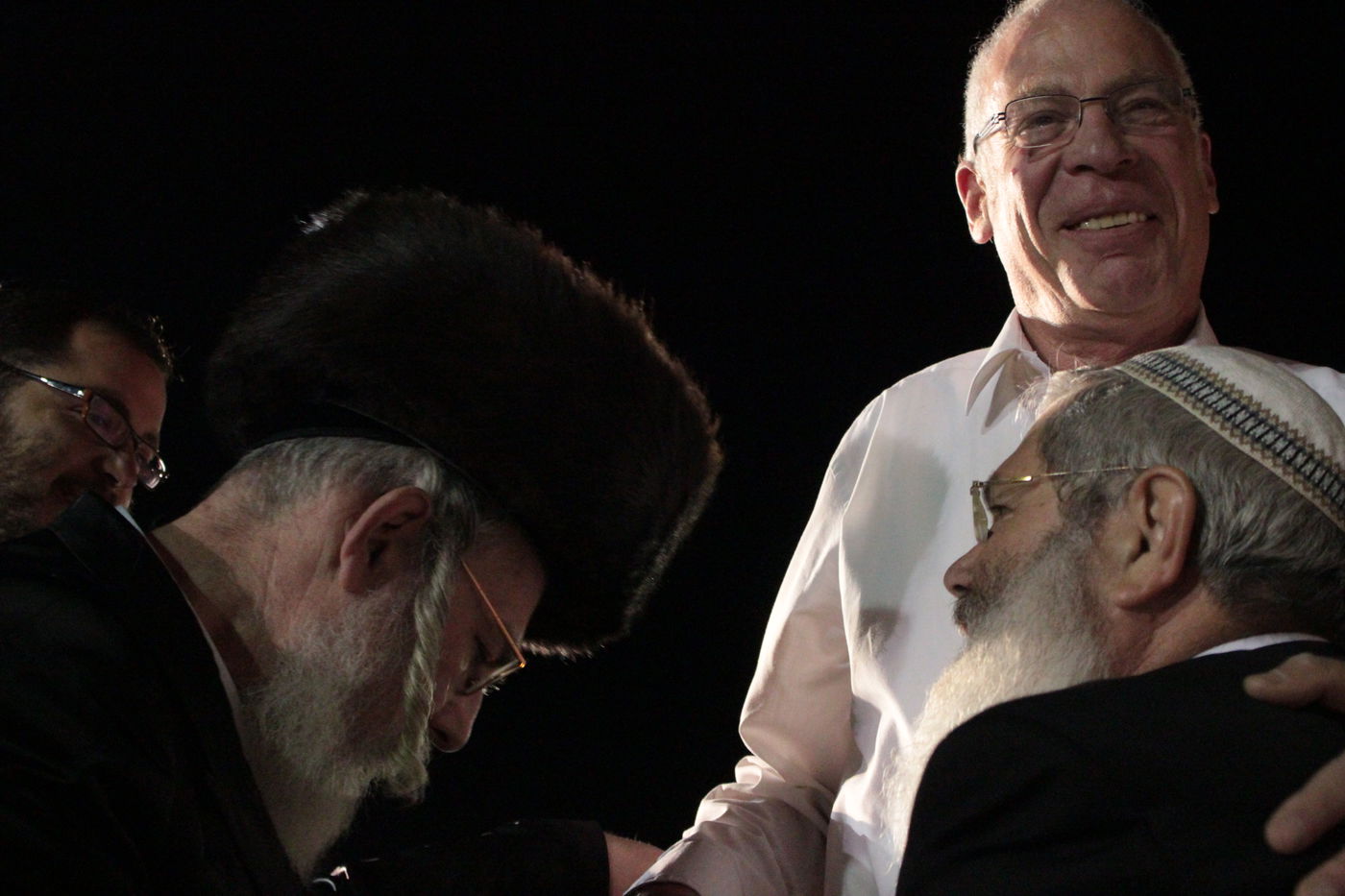 אוֹר מֻפְלֶא אוֹר הַיְקוֹד הֵם יוֹקְדִים: תיעוד ענק ממירון