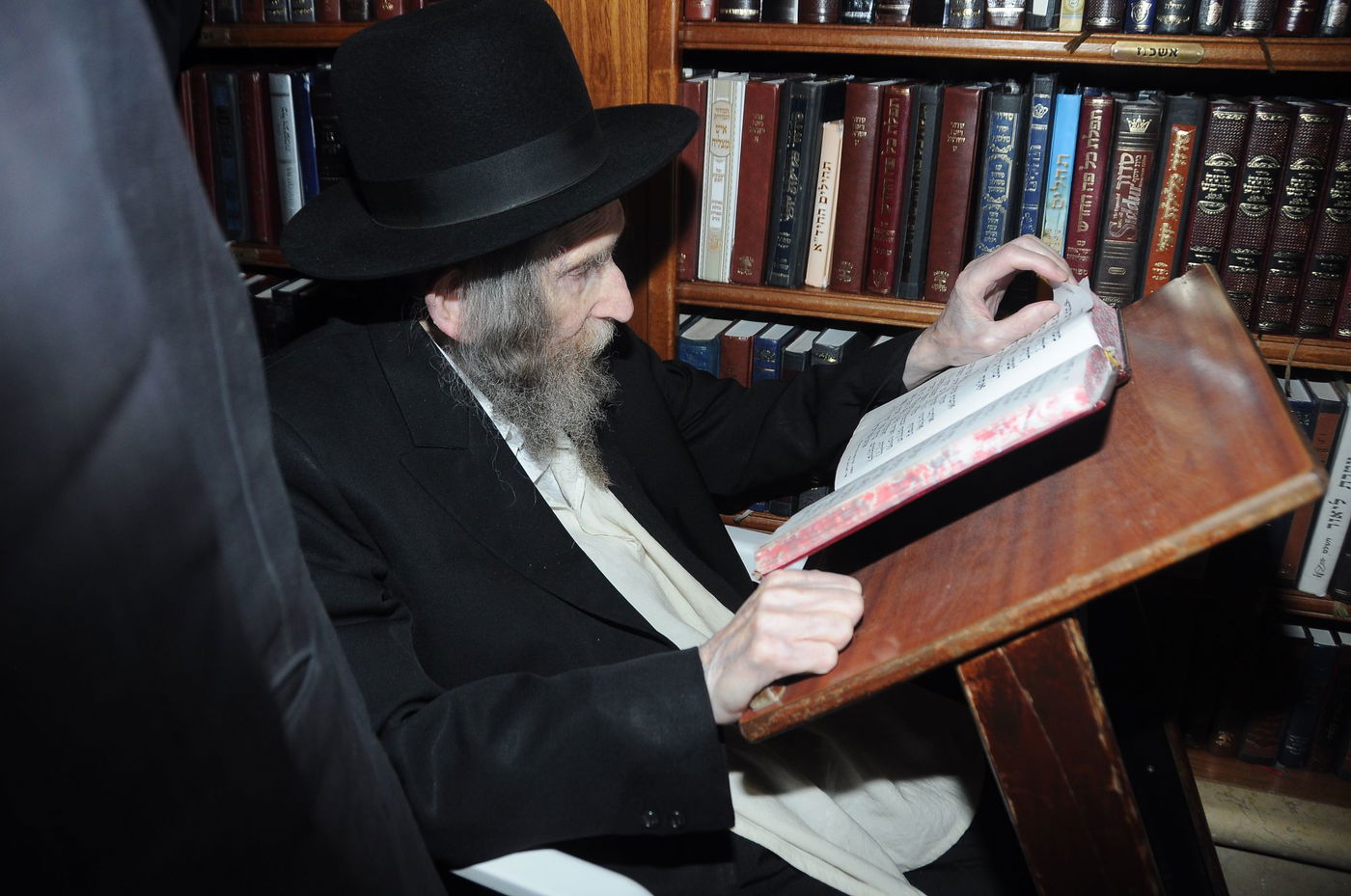 הגראי"ל ביקר בכותל  המערבי והתייחס לסוגיית נשות הכותל: "צריך רחמי שמיים"