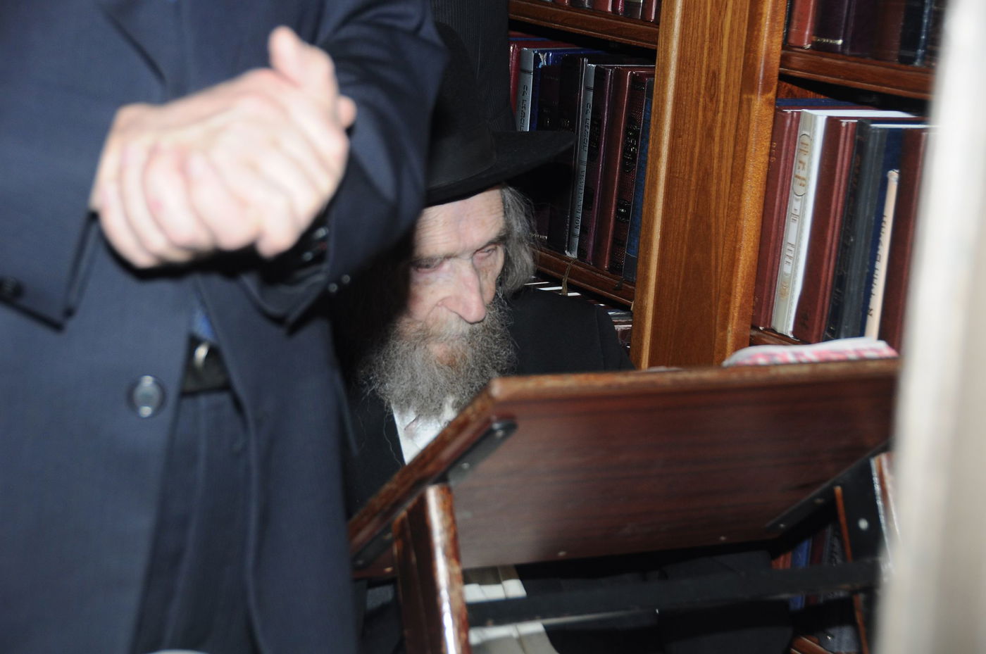 הגראי"ל ביקר בכותל  המערבי והתייחס לסוגיית נשות הכותל: "צריך רחמי שמיים"