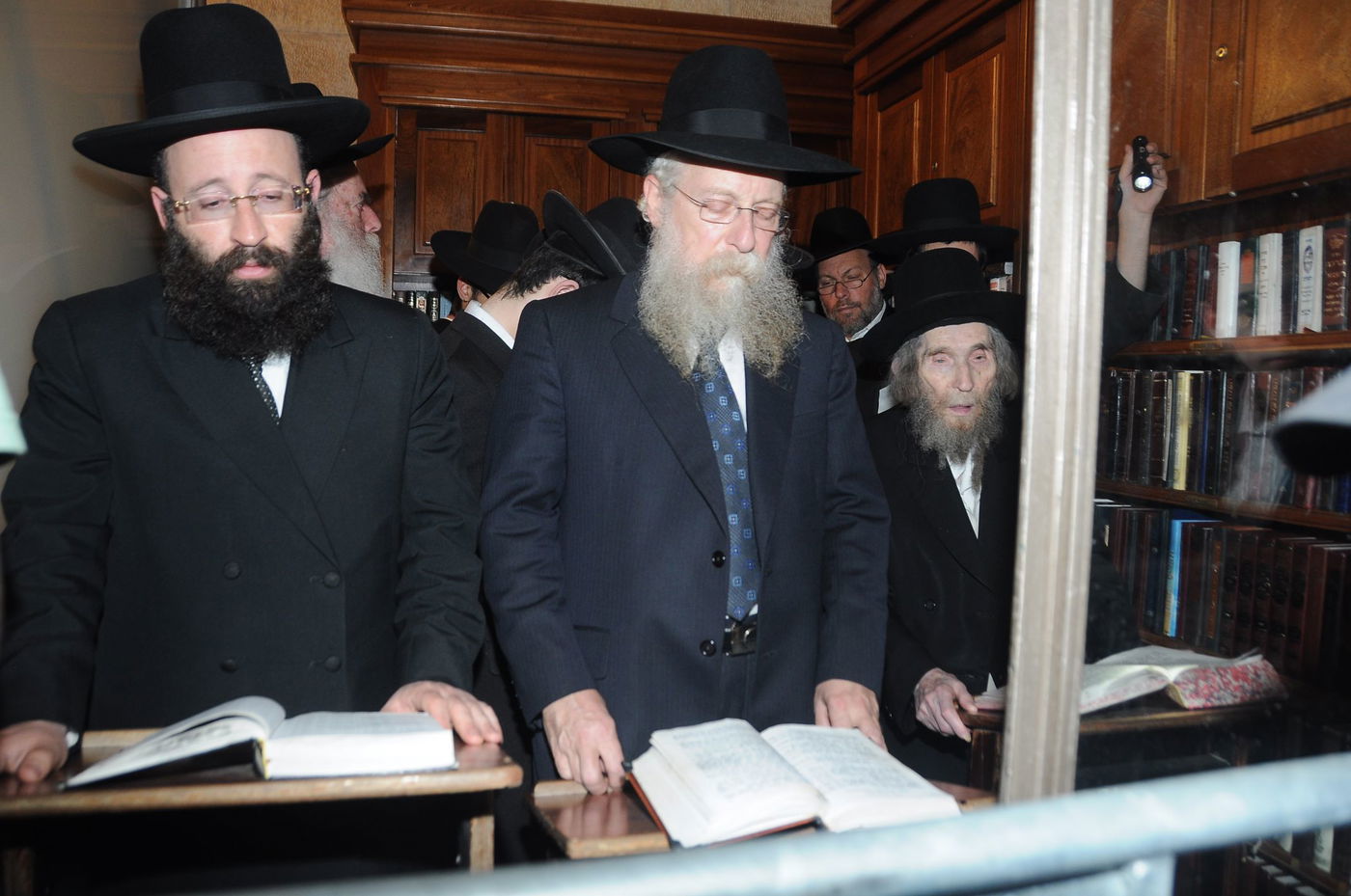 הגראי"ל ביקר בכותל  המערבי והתייחס לסוגיית נשות הכותל: "צריך רחמי שמיים"