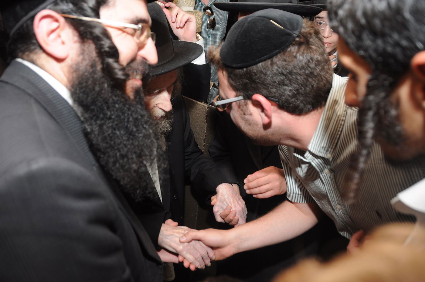 הגראי"ל ביקר בכותל  המערבי והתייחס לסוגיית נשות הכותל: "צריך רחמי שמיים"