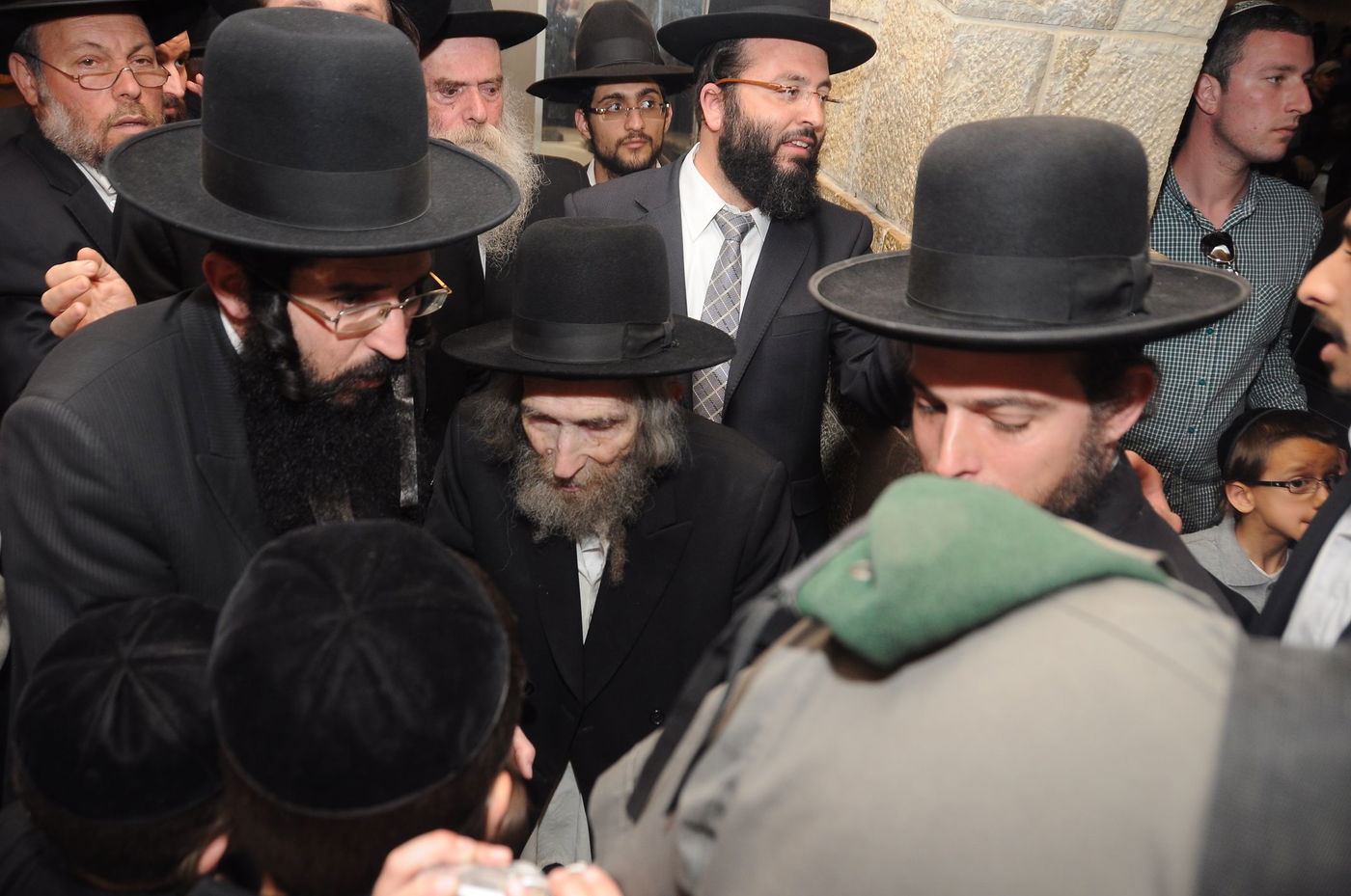 הגראי"ל ביקר בכותל  המערבי והתייחס לסוגיית נשות הכותל: "צריך רחמי שמיים"