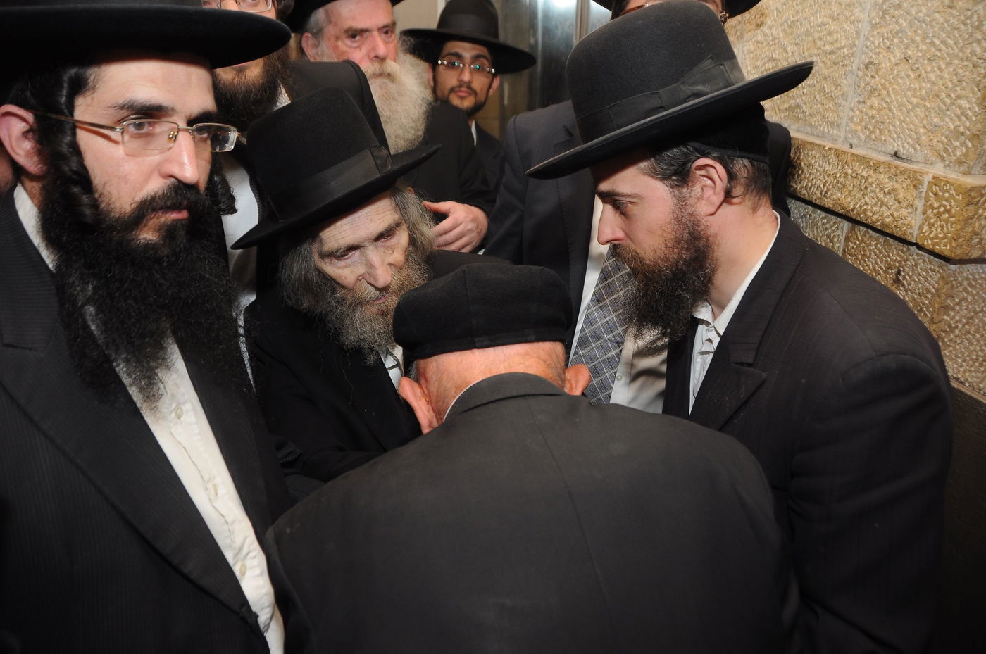 הגראי"ל ביקר בכותל  המערבי והתייחס לסוגיית נשות הכותל: "צריך רחמי שמיים"