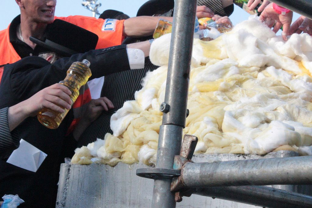 האדמו"ר מ'תולדות אהרון' נעל את אירועי ל"ג בעומר