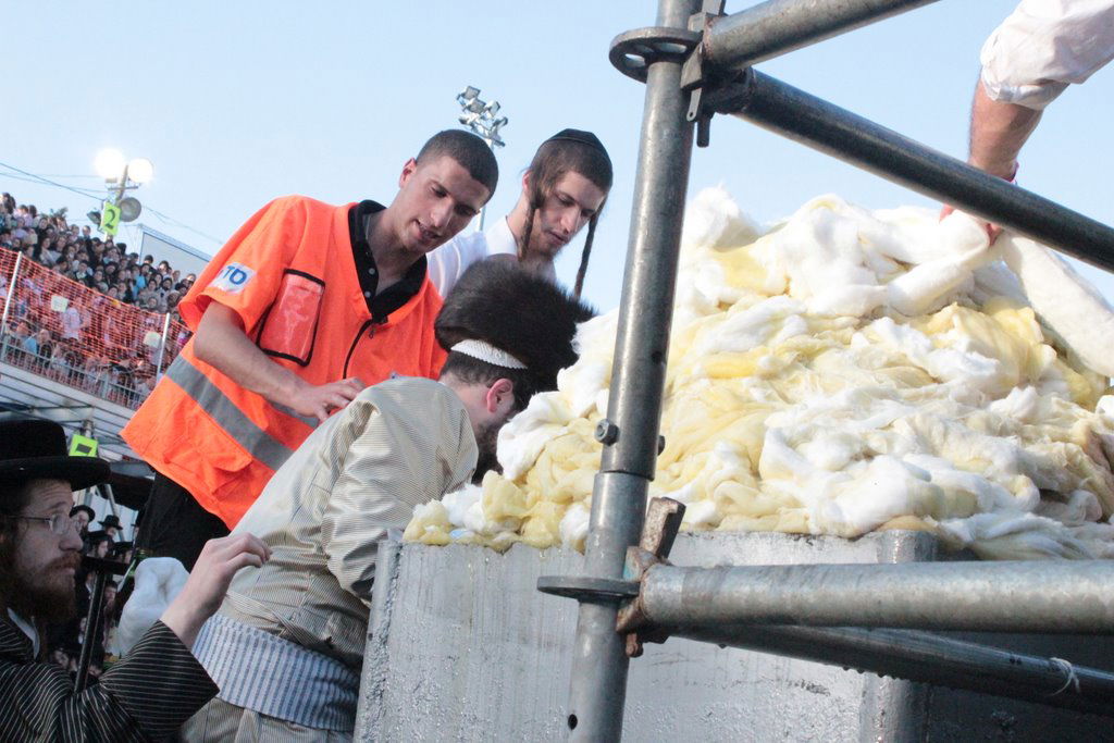 האדמו"ר מ'תולדות אהרון' נעל את אירועי ל"ג בעומר