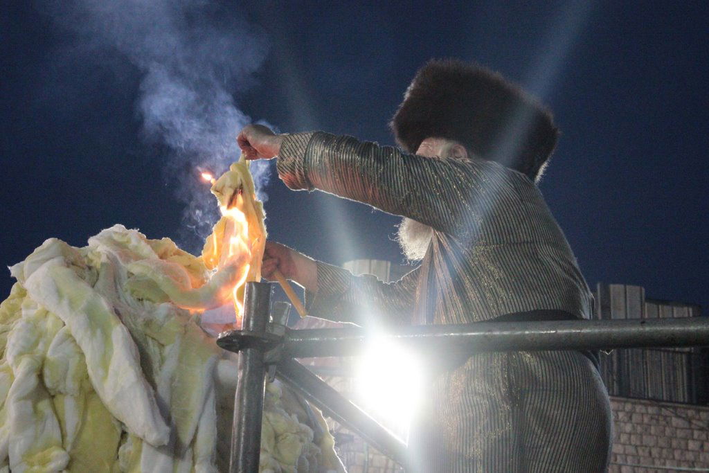 האדמו"ר מ'תולדות אהרון' נעל את אירועי ל"ג בעומר