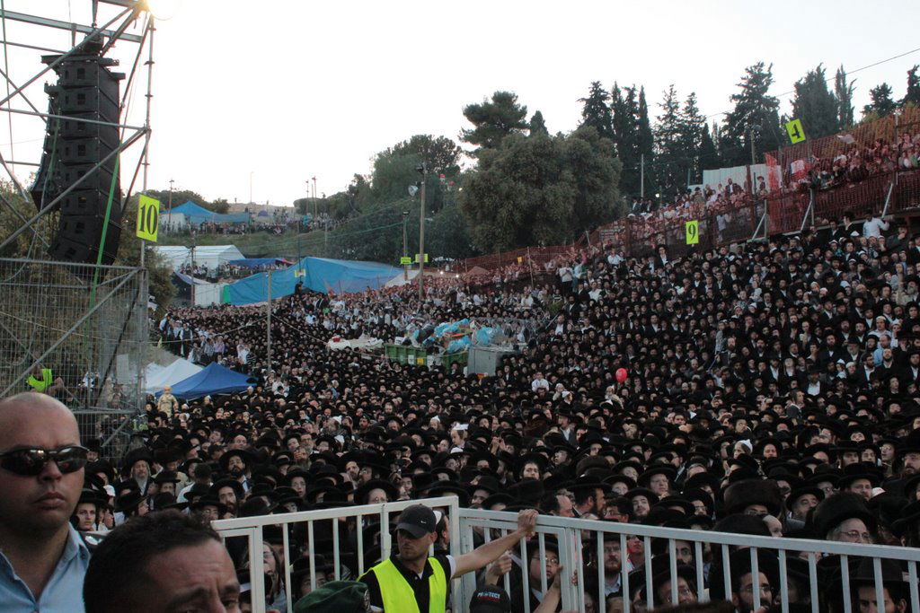האדמו"ר מ'תולדות אהרון' נעל את אירועי ל"ג בעומר