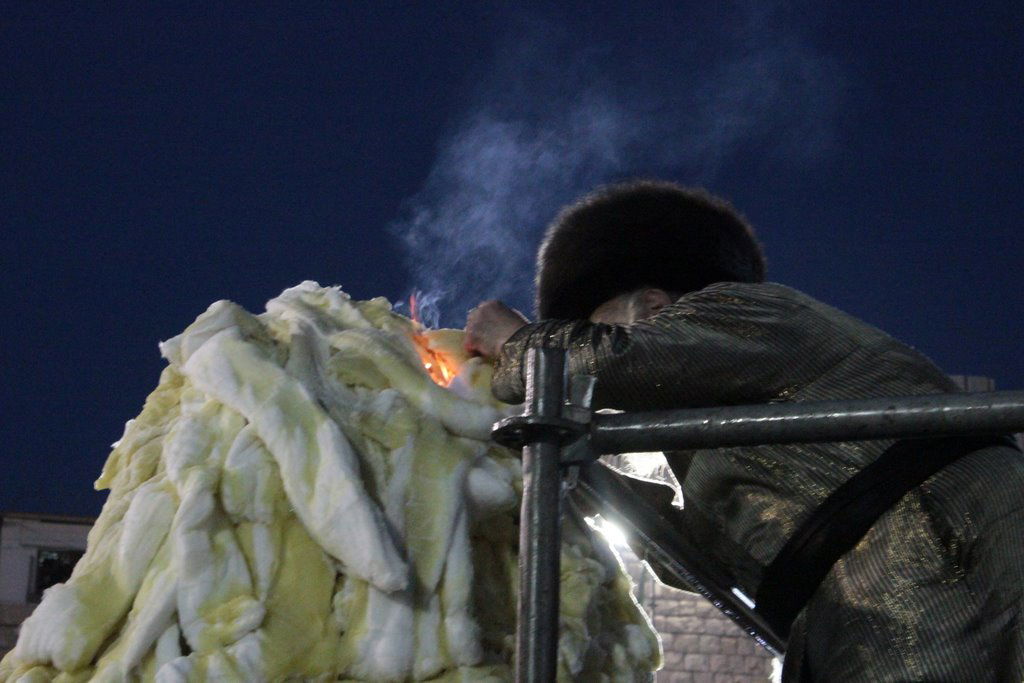 האדמו"ר מ'תולדות אהרון' נעל את אירועי ל"ג בעומר
