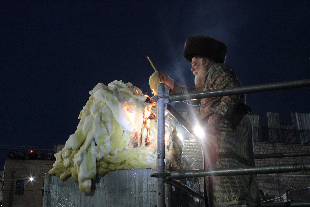 האדמו"ר מ'תולדות אהרון' נעל את אירועי ל"ג בעומר