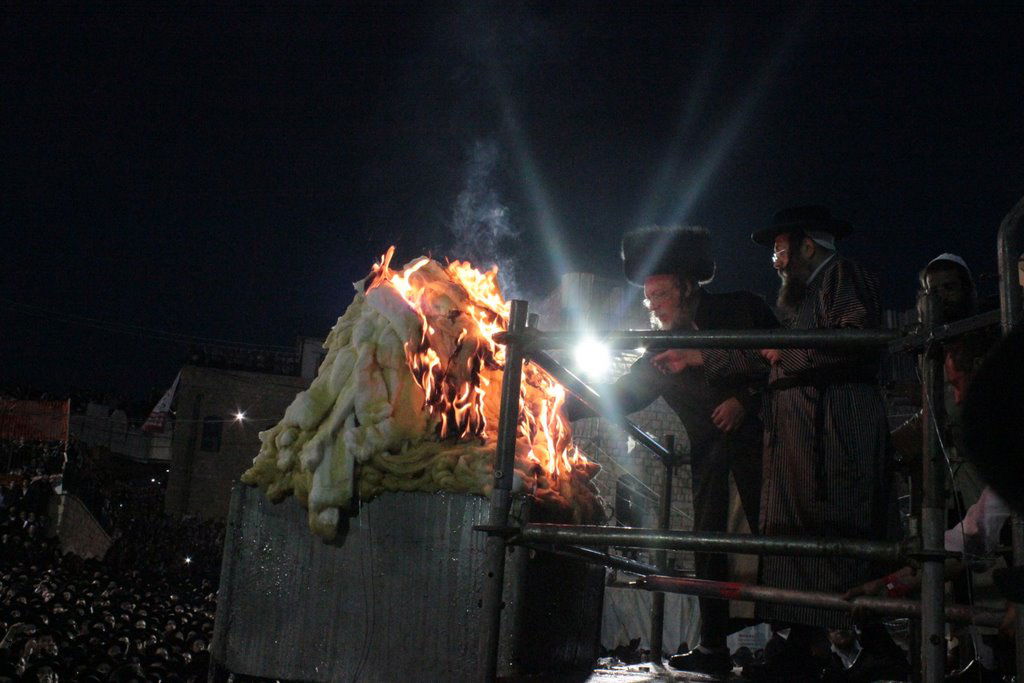 האדמו"ר מ'תולדות אהרון' נעל את אירועי ל"ג בעומר