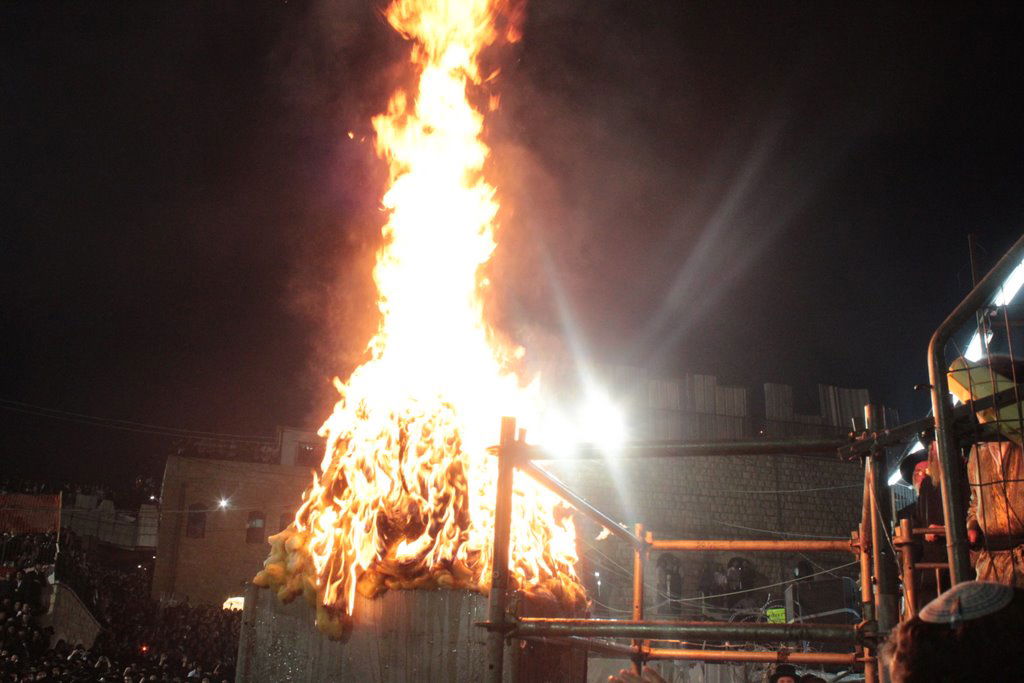 האדמו"ר מ'תולדות אהרון' נעל את אירועי ל"ג בעומר