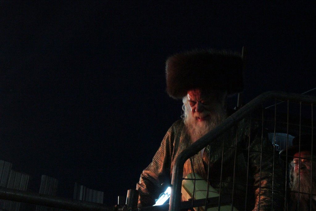 האדמו"ר מ'תולדות אהרון' נעל את אירועי ל"ג בעומר