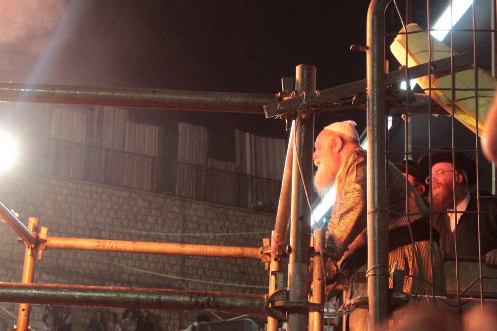 האדמו"ר מ'תולדות אהרון' נעל את אירועי ל"ג בעומר