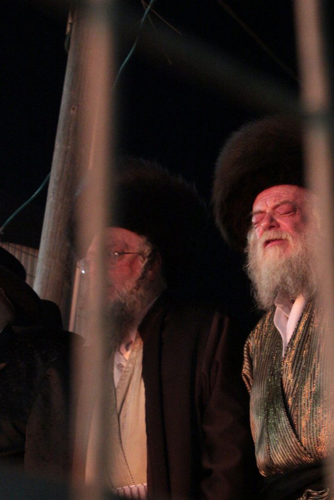 האדמו"ר מ'תולדות אהרון' נעל את אירועי ל"ג בעומר