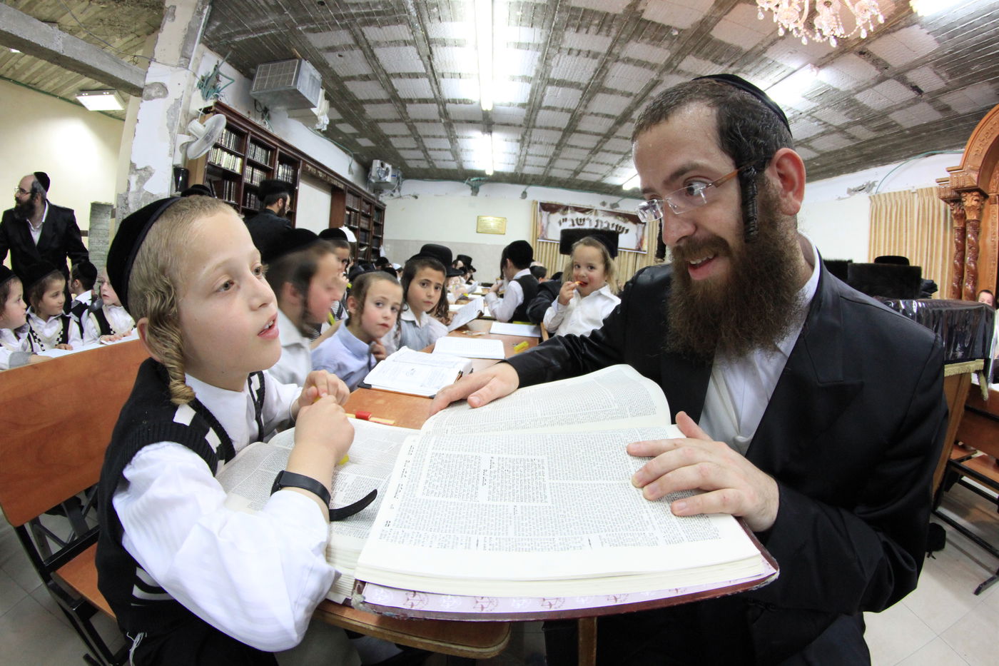 ל"ג בעומר בשכונת ריב"ל בבית שמש • תיעוד